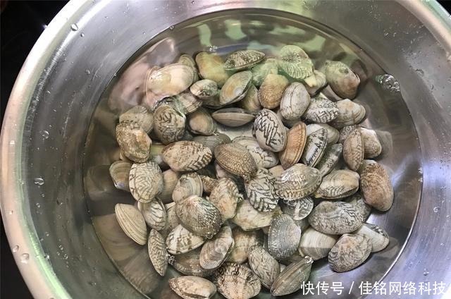 入秋后，这小海鲜最肥美，教你特色做法，鲜嫩入味，下酒又下饭