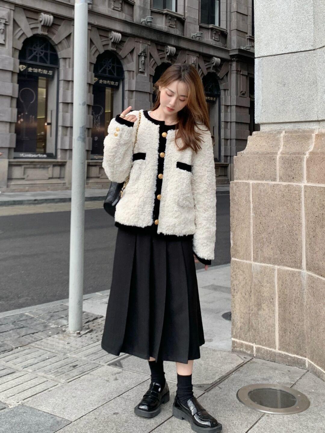 黑色 “毛绒外套”冬季必备单品,入冬这么穿优雅好看,帮你打造好气质