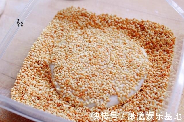 芝麻酱|酥到掉渣的烧饼,平底锅就能做,每次一斤面,咸香酥脆,出锅必光