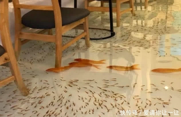 顾客|奇闻:咖啡馆地面养鱼走红网络,知道细节后,网友怒了