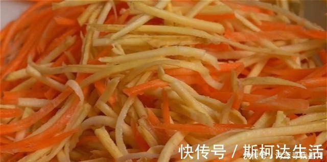 红薯|玉米面这样做真好吃，一擀一煎，5分钟出锅，连吃一个月都不腻