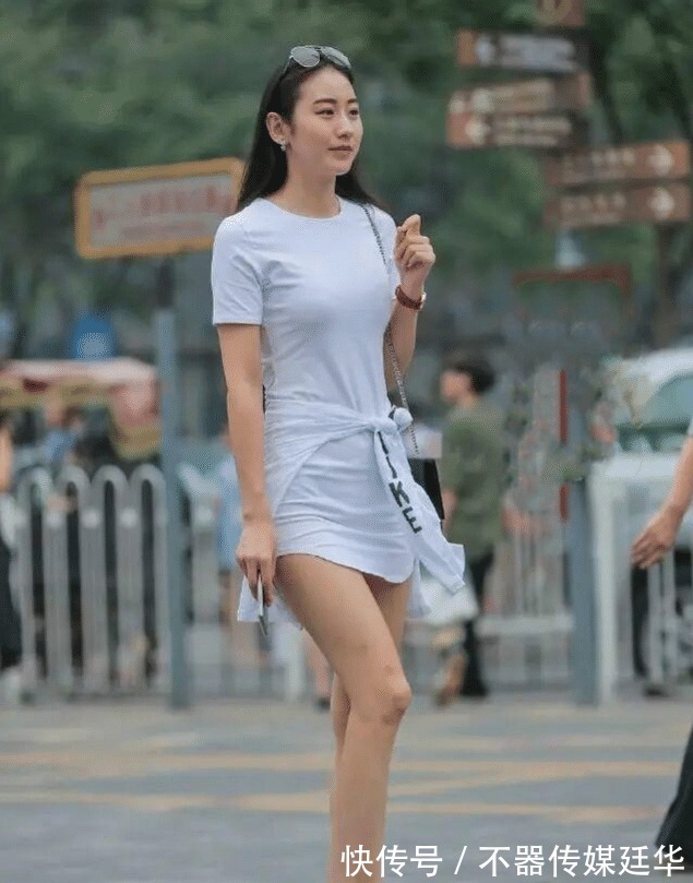 连衣裙|款式简约的连衣裙也很出众，穿出夏日清凉感，再也不用想怎么搭配