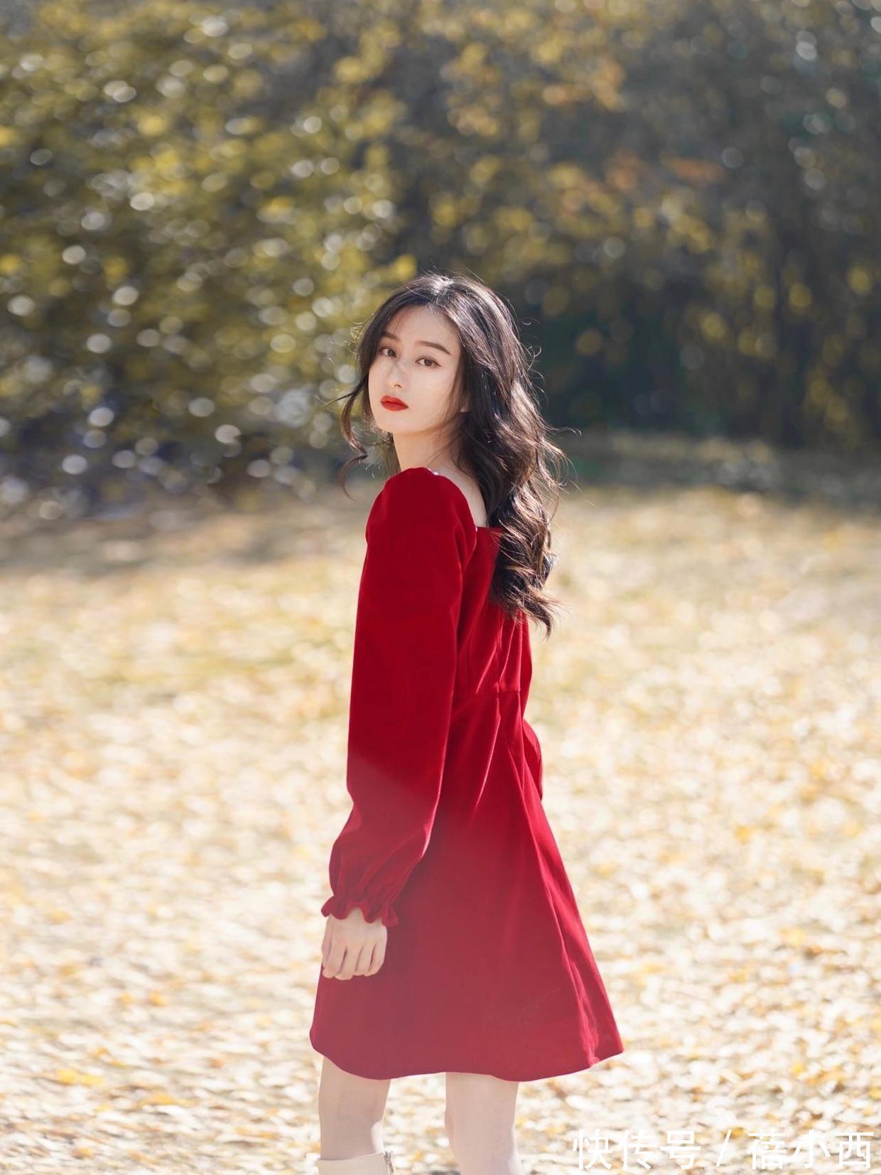 战袍 新年战袍你准备好了吗?“红色连衣裙”吸睛满分,优雅又有女人味