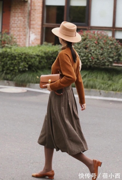 女人味|优雅的女人衣橱里必备“针织衫”,时髦!百搭!照着博主穿就对了