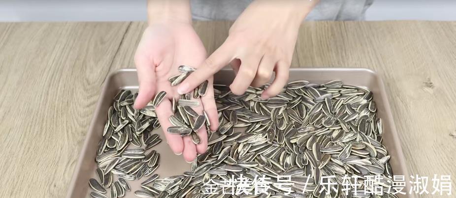 瓜子受潮不脆了怎么办只需学会这4招，瓜子和刚买一样酥脆鲜香