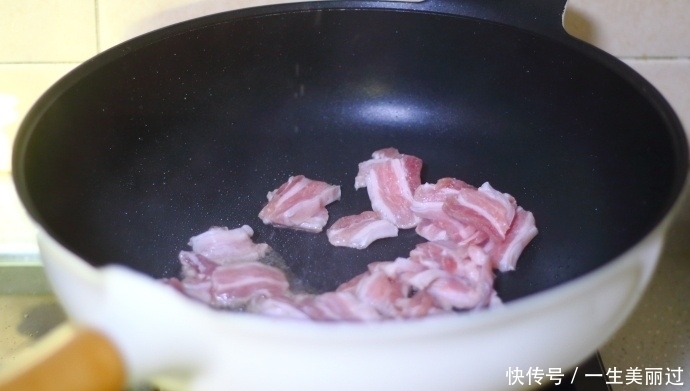 这样做出来的五花肉，鲜香味美，肥而不腻，下饭又下酒