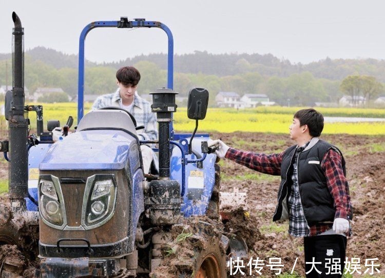 黄磊给徒弟挖坑,问想男嘉宾还是女嘉宾来,张艺兴的反应太机智了