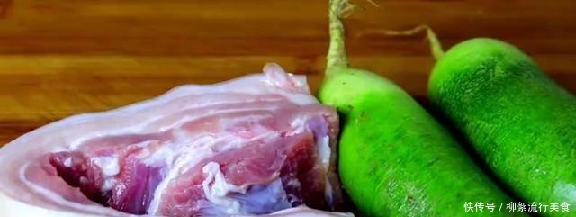 萝卜尽量这样吃,加一块猪肉,不煎,不炖,出锅就被一扫光