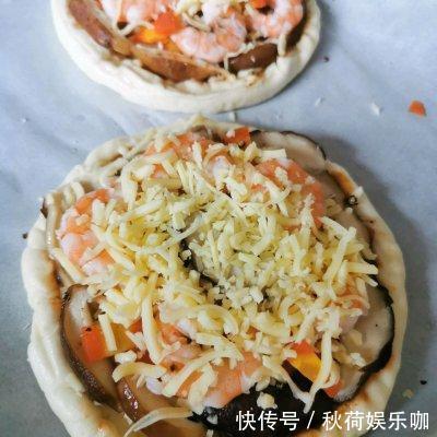 香菇|每次做这道鲜虾杂蔬披萨，隔壁小孩都会来敲门