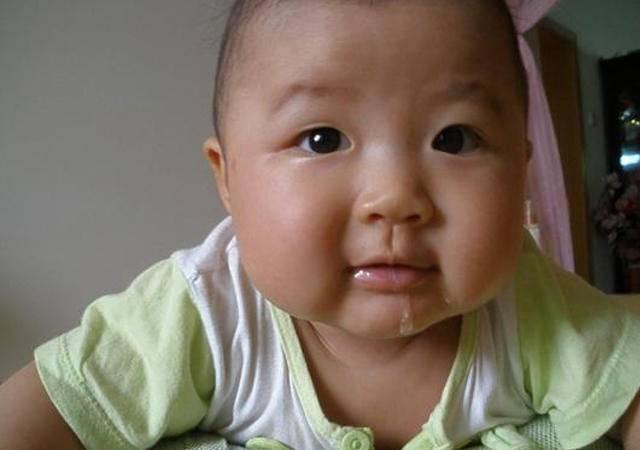 误区|宝宝出牙时,宝妈容易陷入的4个误区,提前学习让娃牙齿更健康