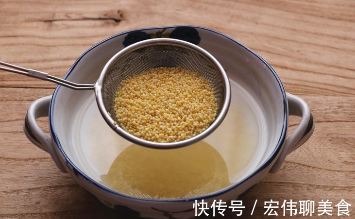 绿豆粥|夏天，在小米粥里加上苹果，我家隔2天就煮，很多人不懂有啥用