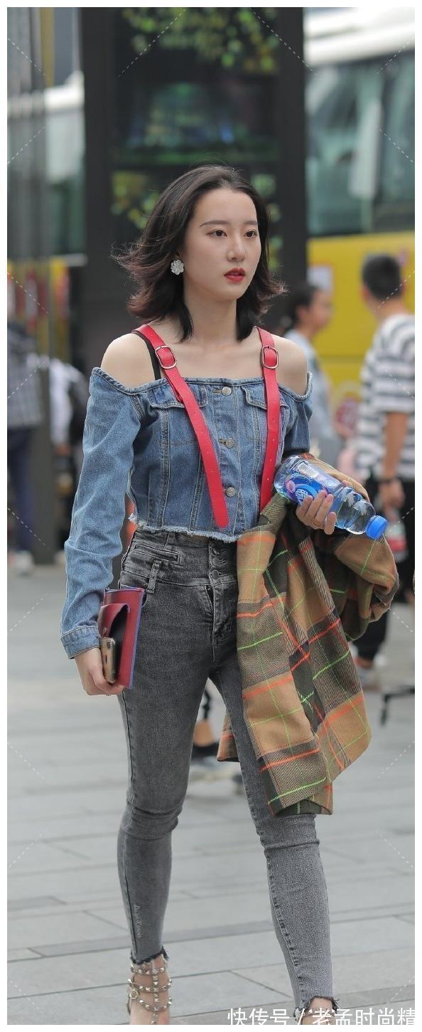 年轻姑娘|黑色修身牛仔裤搭配牛仔上衣,年轻姑娘的穿搭方式