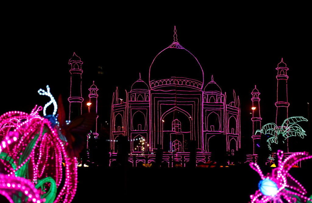  中国|中国制造全球同款？爱沙尼亚举办灯光秀 画风内容很“中国”