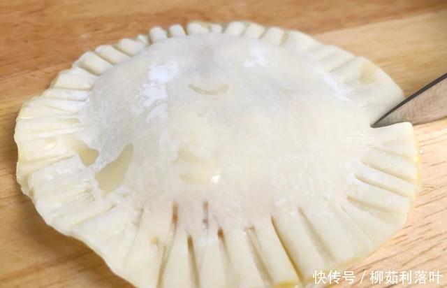 饺子皮|一个红薯,几张饺子皮,这样做香酥可口能拉丝,孩子超爱吃!