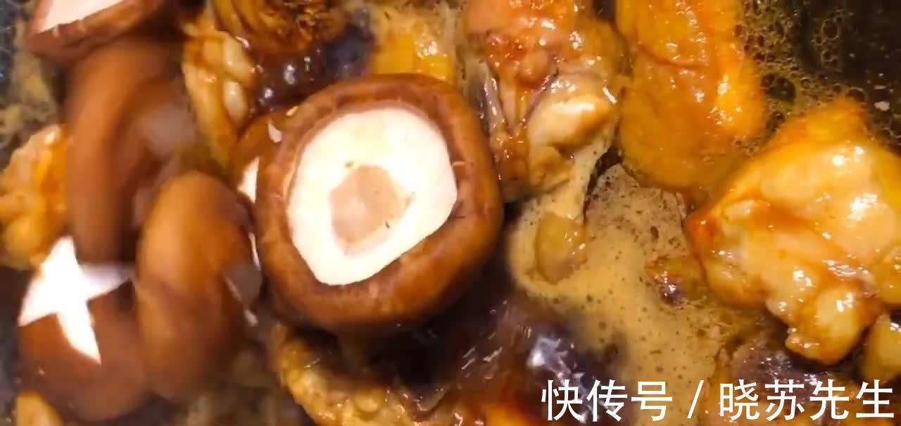 把香菇和鸡肉放在一起烧,兼具“香”和“鲜”,简单几步就搞定!