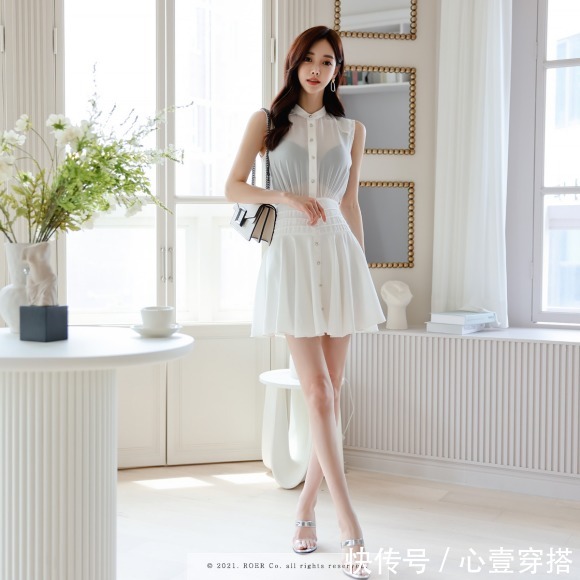 孙允珠|女神孙允珠高清时尚搭配：光系梦幻牛奶萱白无袖衬衣裙