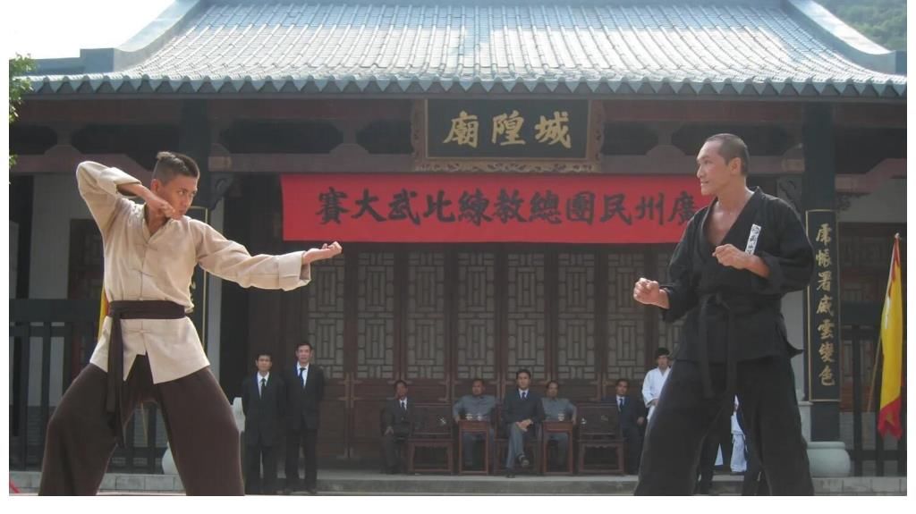 如何?为养家兼职司机,36年未受重用太唏嘘