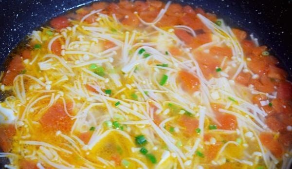 水豆腐|媳妇最近迷上了这碗汤，隔一天喝一碗，肚腩消失了，腰肢也变细了