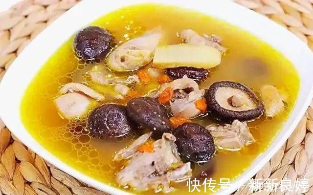 葱段|炖鸡汤时，牢记多加“这一样”鸡汤清亮鲜香，味道好喝还不油腻！