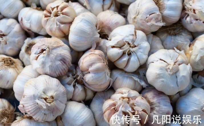 女性|女性睡前把大蒜放在枕头下，3天后，好处不请自来，早知早好