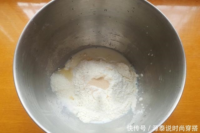 甜而不腻|自从学会这款吐司做法,一周得吃3次,绵软可口,甜而不腻,真香