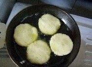 红薯不要只做烤红薯蒸红薯了，教你红薯饼新做法，香甜软糯