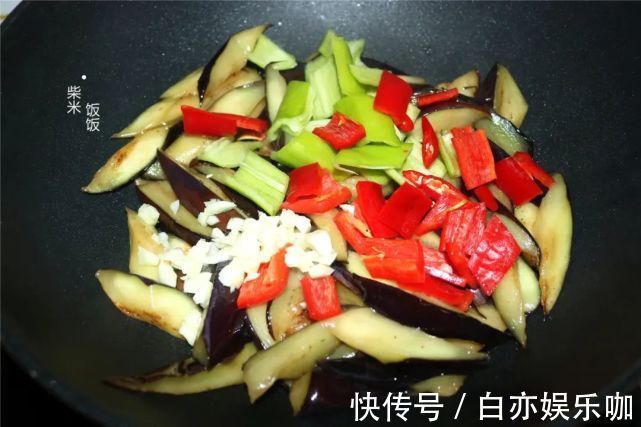 茄子|茄子简单又好吃的做法,不用油炸,不用腌,软烂鲜香赛过吃肉