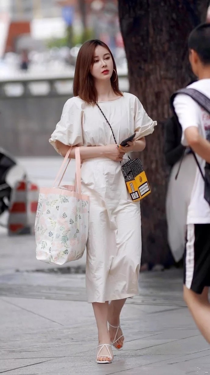 高跟鞋|女生穿上高跟鞋，知性优雅带着魅力