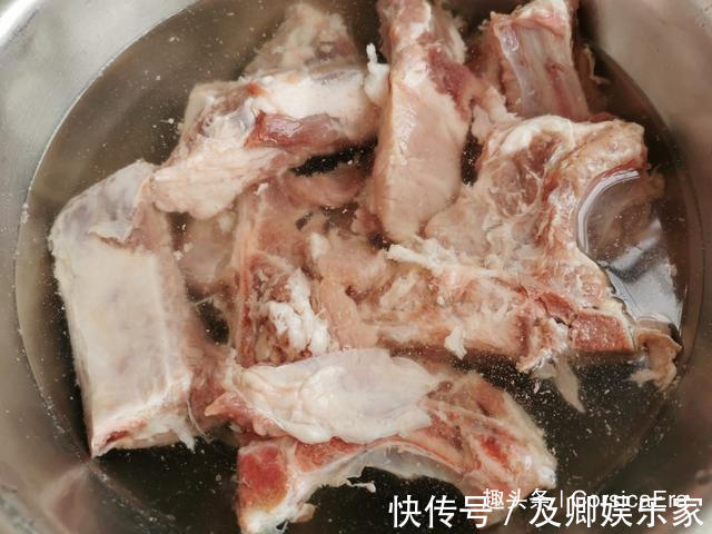 大排骨|排骨不管哪种做法，切记不要焯水，牢记这1步，排骨鲜嫩无腥味