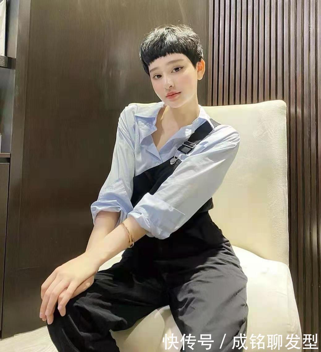 不用打理都好看的4种发型,简约时尚又减龄,衬托五官又显脸小