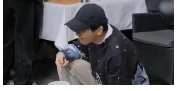 邓超下厨给老婆孩子做biang biang 面，厨艺获孙俪认可：不难吃