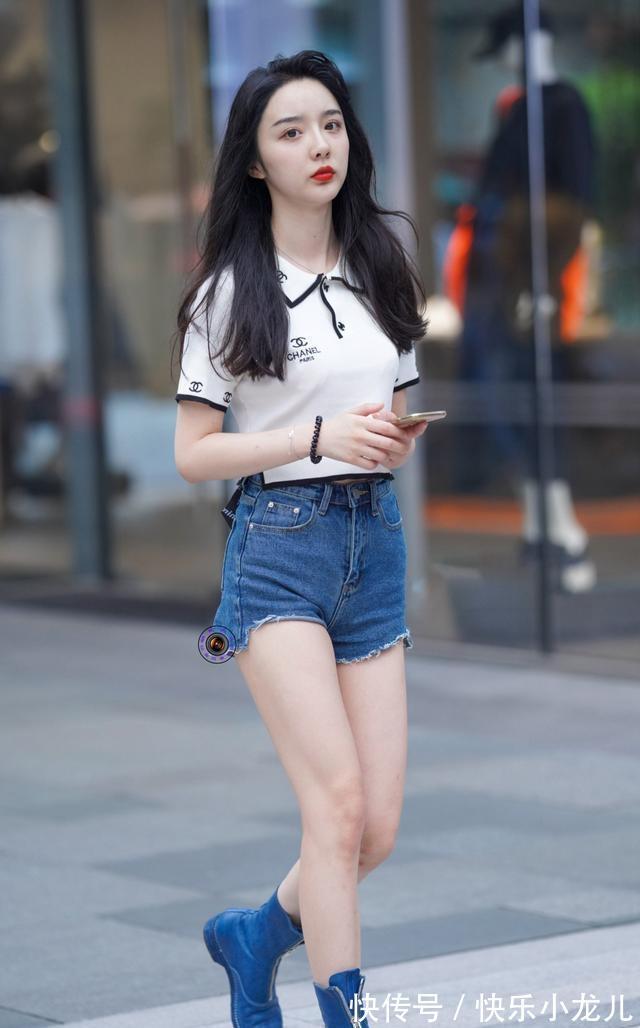 气质 打底裤展示姑娘的优雅，气质更加得到彰显，高挑显瘦