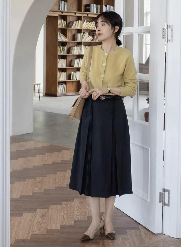 秋冬|别再一味地追求减龄了,针织衫搭配伞裙保温又好看,洋气又显瘦!