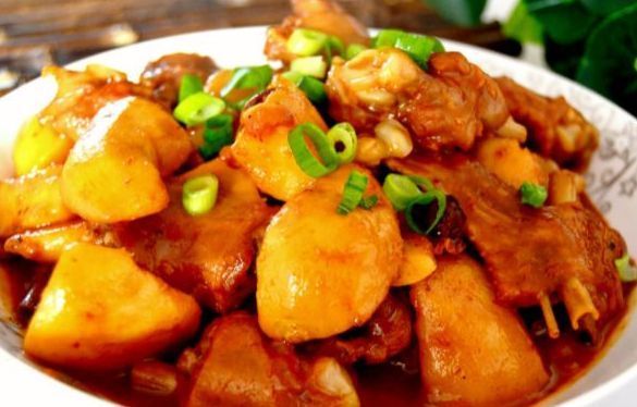 芋头烧鸭|换季了稍不注意家里人就感冒了,多吃滋补菜,补中益气,强筋健骨