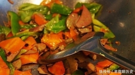 腥味|炒猪肝时,直接下锅是大错,多加一步,猪肝鲜嫩无腥味,特别香!