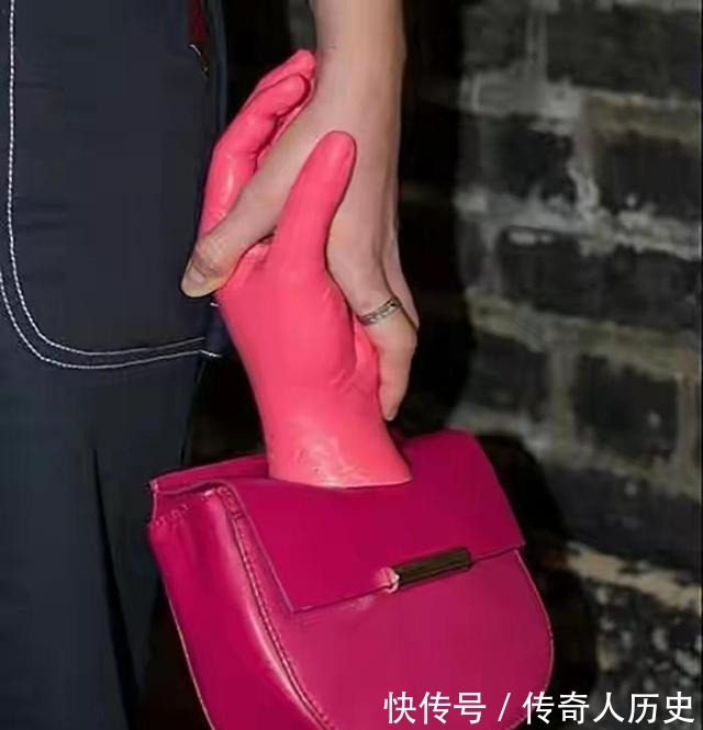 高跟鞋#22个奇葩设计,荡秋千式马桶,上厕所也要技术!