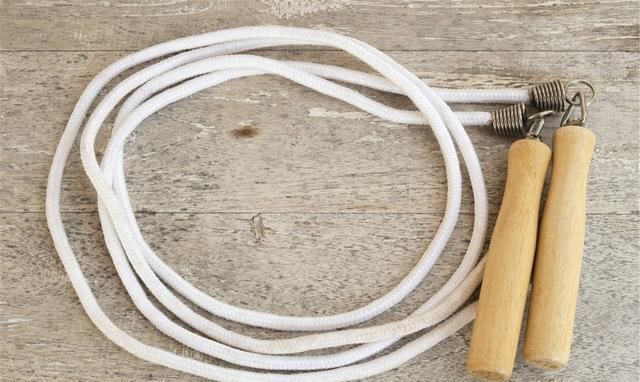 长时间|膝盖使用“寿命”有限,若不想被“折腾”坏,7件事别再做了