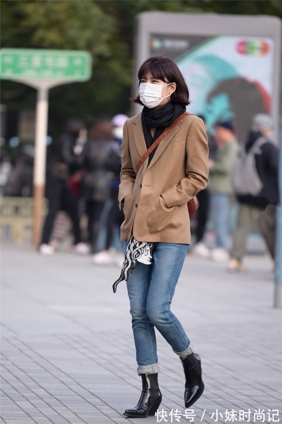 时尚 冬季时尚的一种搭配,紧身牛仔裤穿搭,天冷也可以秀身材