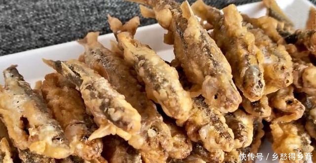 炸小鱼时,牢记3个小技巧,小鱼不破皮不粘锅,酥香好吃无腥味