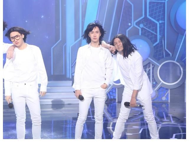 主持人|《天天向上》王一博换了身份，却还选择回归，执念是粉丝看不懂的