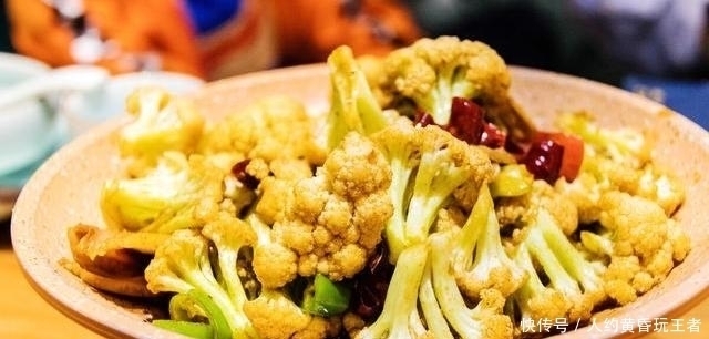 炒菜花别只知道焯水,大厨透露关键在这,难怪你炒的菜花不入味