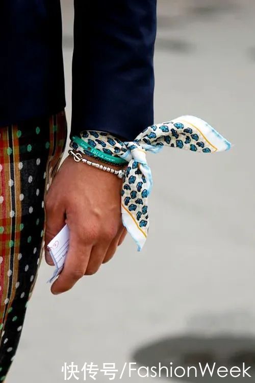 一条丝巾让你从头到尾都很时尚，真的有那么神奇吗？