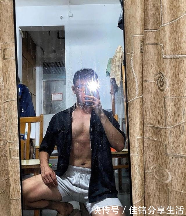 白袜|这枚00后的大1体育生有点可爱哦!