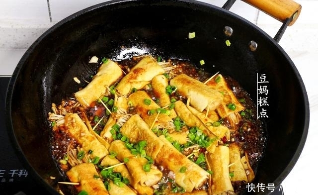 豆腐叶新吃法,卷一卷煎一煎,酱汁浓郁,素菜瞬间变大菜