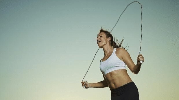 一个只跑步,一个只跳绳,一直坚持,身体素质的差距有多大?