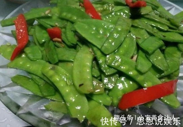 老公月薪8千元,做晚餐犒劳老公,婆婆看到饭菜后,吃饭不是喂猪