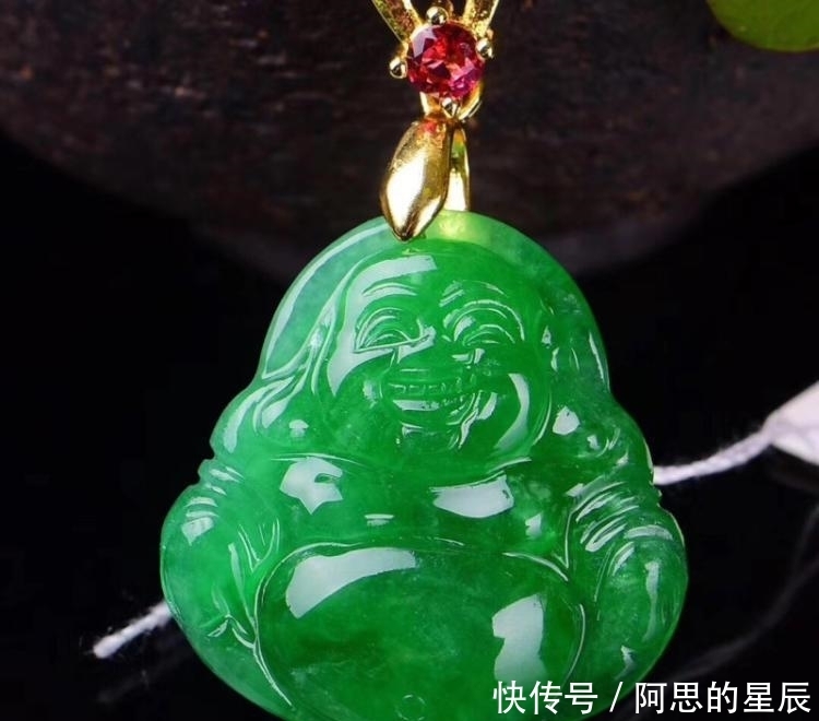 翡翠款式众多,如何挑选合适自己的呢?选购时这几种心态不能有