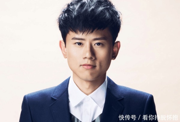 节目 原来陈小春在节目中唱歌是这样的