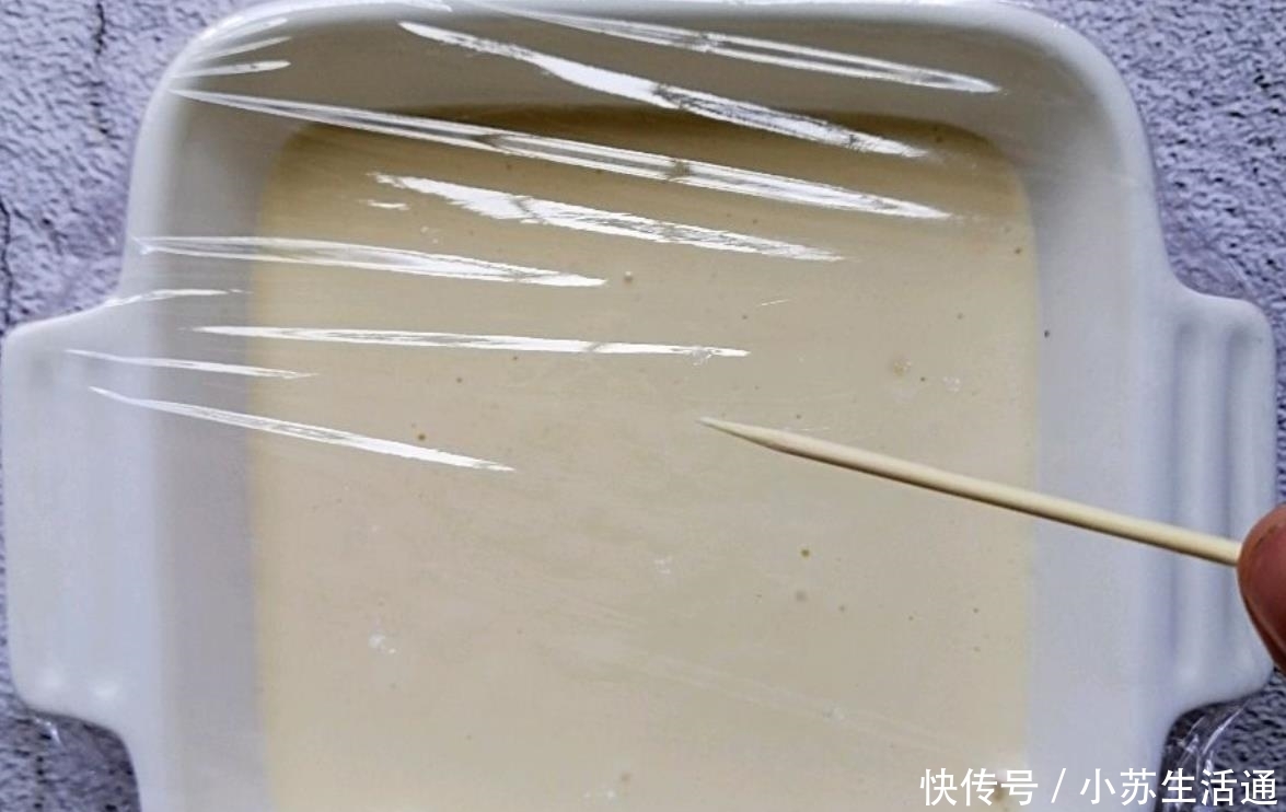 1瓶酸奶,1把蔓越莓,做成酸奶糕,不用打发不用烤,好吃不上火