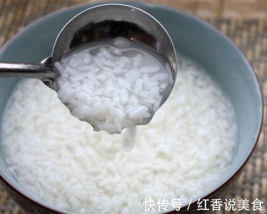 做米酒,记住不要直接放酒曲,牢记正确做法,做好后酒香四溢